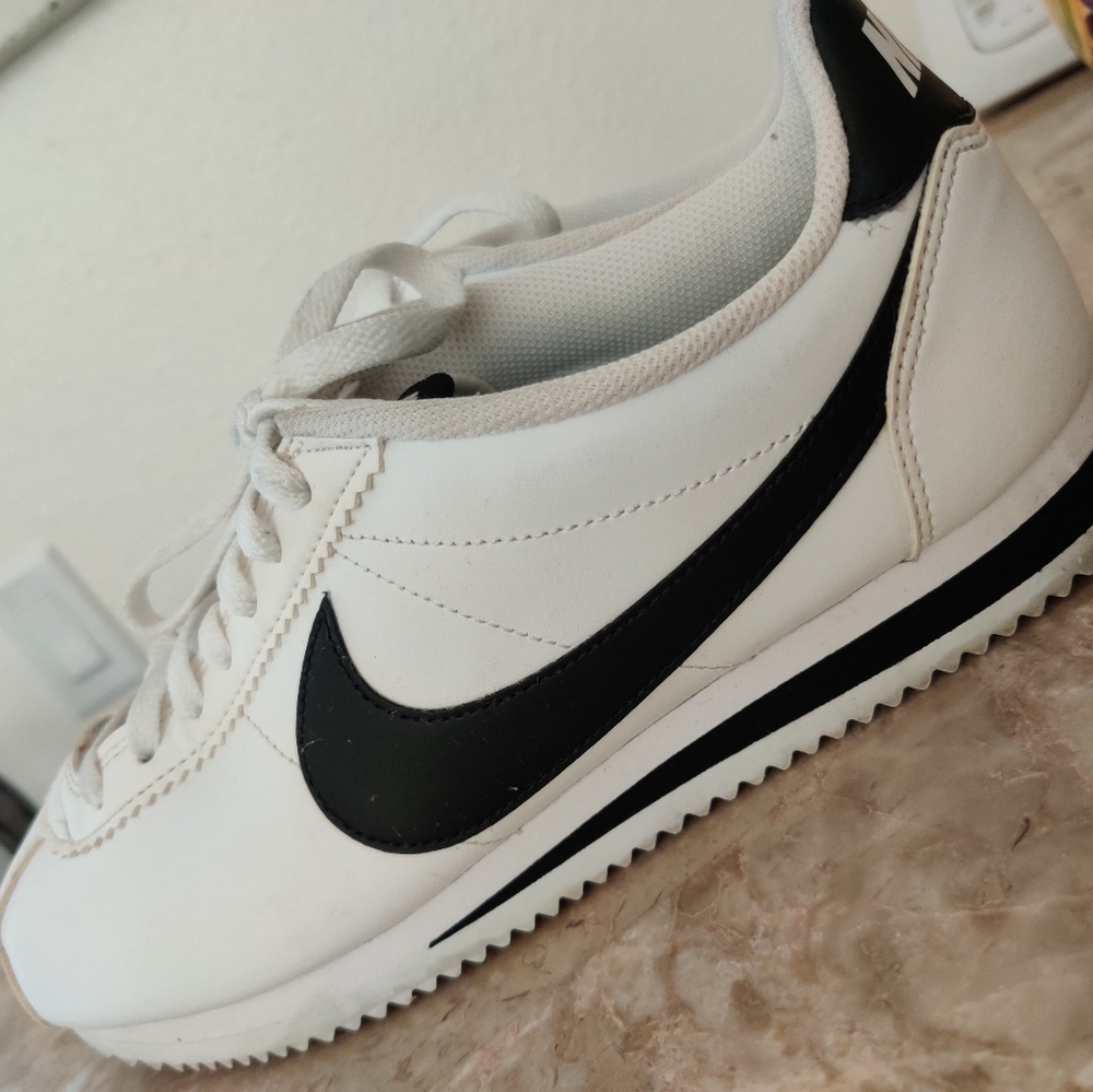 Kicks - Picture 4 of 4